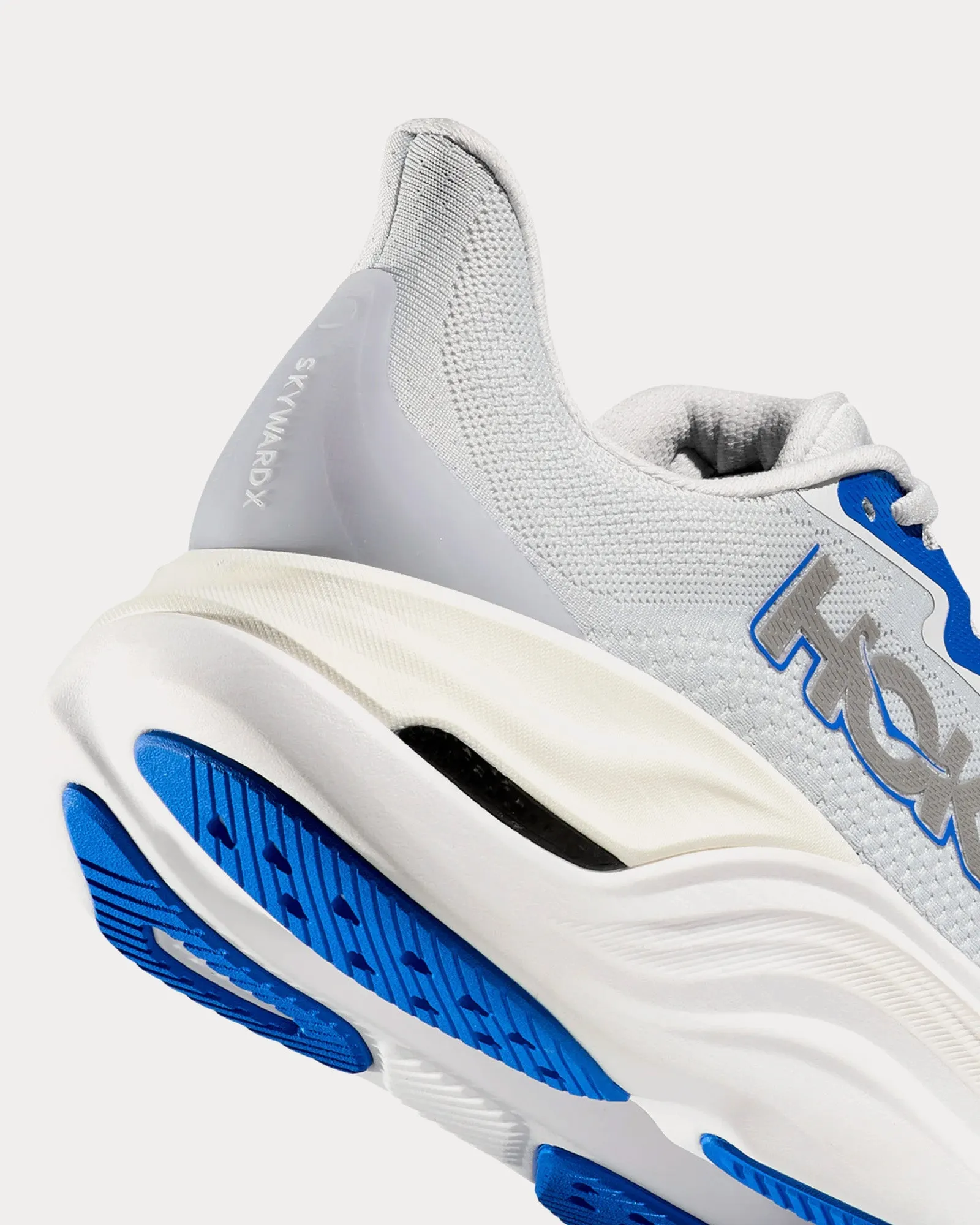 Skyward X Cosmic Grey / Silver Running Shoes